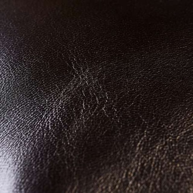 52 couleurs tradition 268 rochembeau-cuir-noir.jpg